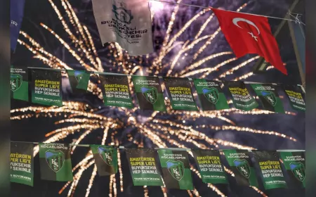Kocaelispor Şampiyonluk Kutlamalarında Havai Fişek Gösterisi Göz Kamaştırdı