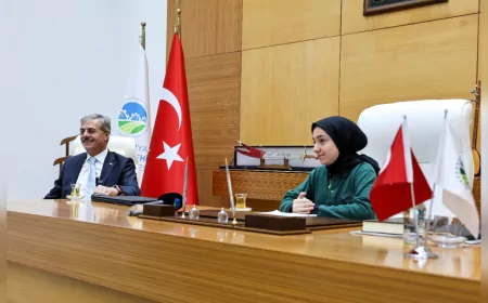 Sakarya’da 23 Nisan Coşkusu: Başkanlık Koltuğu Bir Günlüğüne Zeynep Halil’e Emanet