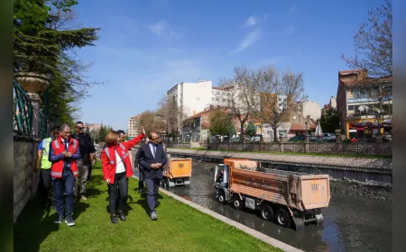 Porsuk Çayı'nda Kapsamlı Dip Temizlik Çalışmaları Sürüyor