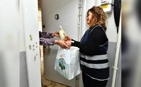 İzmir Büyükşehir’den Süt Kuzusu Projesine Hijyen Desteği: Bebek Şampuanı Dağıtımı Başladı