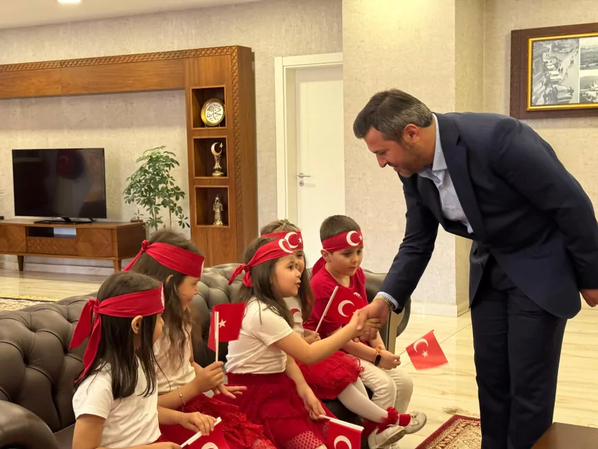 Karabük Belediye Başkanı Makamını Çocuklara Devretti