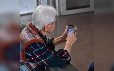 İzmir’de Huzurevi Sakinlerine Sınırsız İnternet: “Dünya Parmaklarımızın Ucunda”