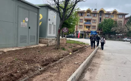 Sümer Mahallesi’nde Kaldırım Sorunu Dikkat Çekiyor