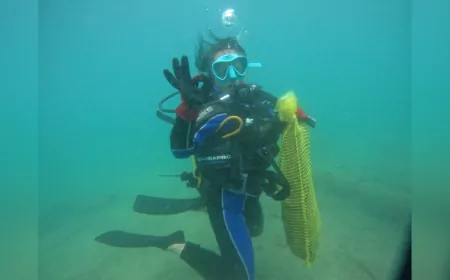 Antalya Büyükşehir Belediyesi’nden Kaleiçi Yat Limanı’nda Deniz Dibi Temizliği