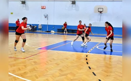 İzmir Büyükşehir Belediyesi Spor Kulübü Hentbolda Parlıyor: Sporcu Fabrikası Gibi Çalışıyor