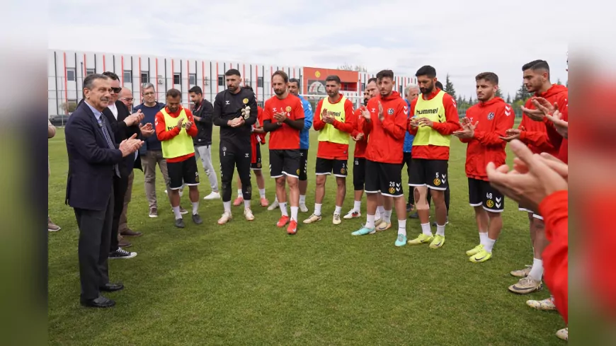 Başkan Ataç’tan Eskişehirspor’a Moral Ziyareti: “Takımımıza Yürekten Güveniyoruz”