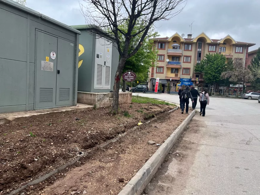 Sümer Mahallesi’nde Kaldırım Sorunu Dikkat Çekiyor