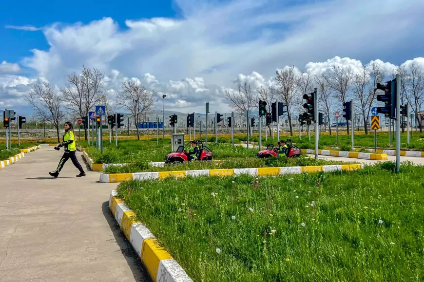 Büyükşehir Belediyesi’nden Miniklere Trafik Eğitimi