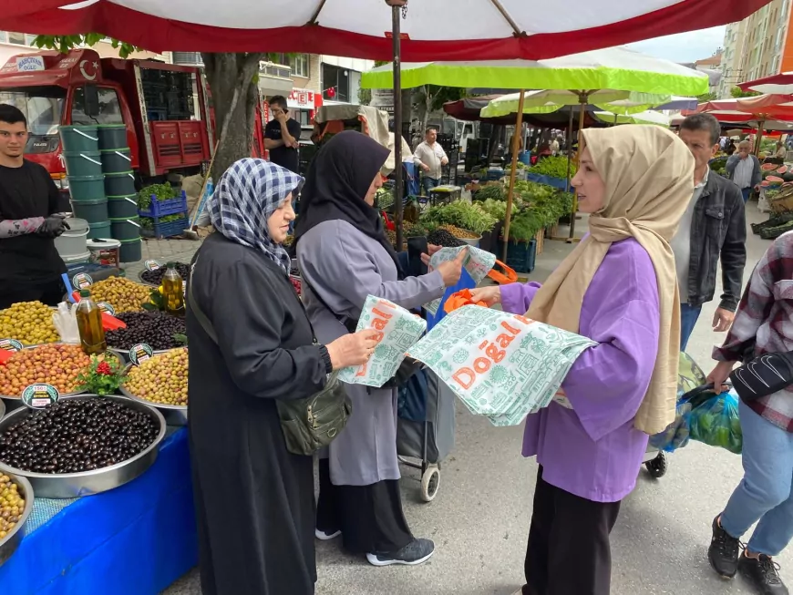 Eskişehir'de Bereket ve Huzur Derneği Kuruldu: İlk Etkinlikte Yüzlerce Bez Çanta Dağıtıldı