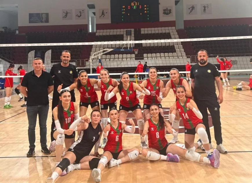 Genç Kadınlar Voleybol Takımı Türkiye Şampiyonası’na Fırtına Gibi Başladı