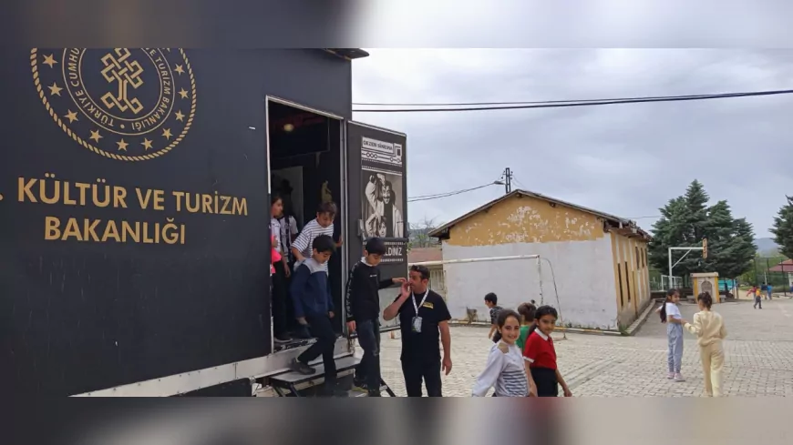 Gezen Sinema Tırı Baskil’de 550 Çocuğu Beyaz Perdeyle Buluşturdu