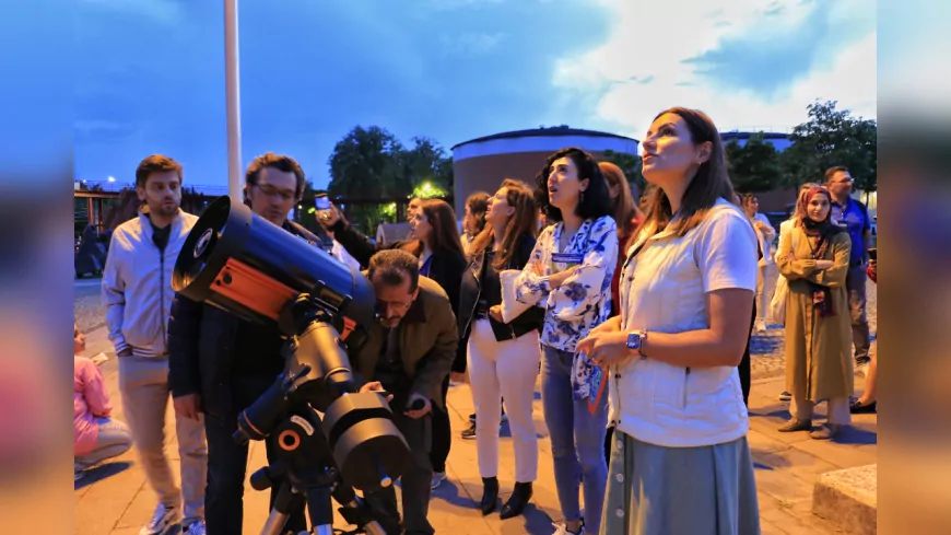 Büyükşehir’le Gökyüzü Yolculuğu: Öğrenciler ve Öğretmenler Astronomiyle Buluştu