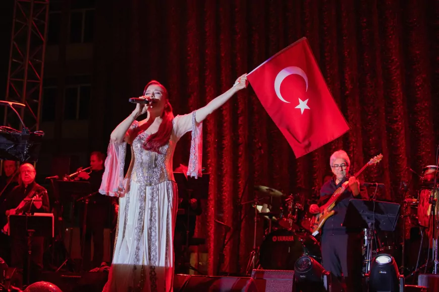 Afyonkarahisar’da 19 Mayıs Coşkusu Zafer Meydanı’nı Bayram Alanına Dönüştürdü