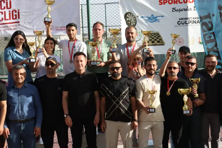 Gençlik Haftası Tenis Turnuvası Ödül Töreniyle Tamamlandı
