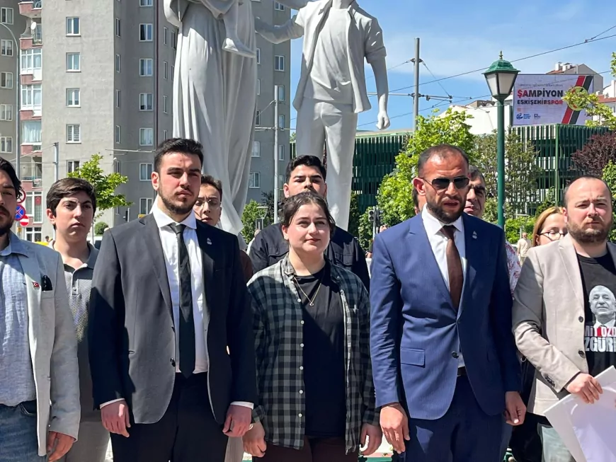 Türk Gençliği’nden Cumhuriyete Sadakat Vurgusu: Lozan Tapumuzdur, Ümit Özdağ Yalnız Değildir