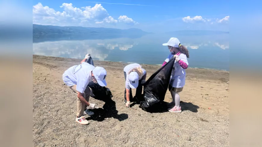 Minik Gönüllüler İznik Sahillerinde Temizlik İçin Kolları Sıvadı