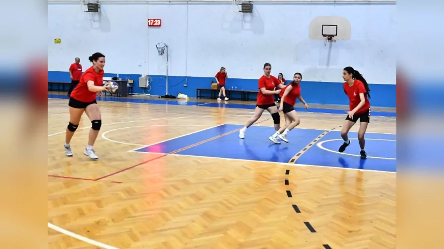 İzmir Büyükşehir Belediyesi Spor Kulübü Hentbolda Parlıyor: Sporcu Fabrikası Gibi Çalışıyor