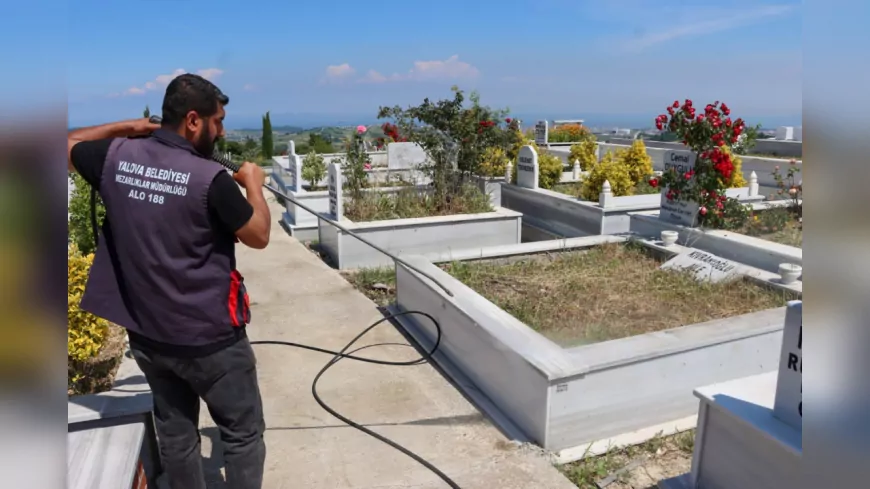 Yalova Şehir Mezarlığı’nda Bayram Düzenlemesi