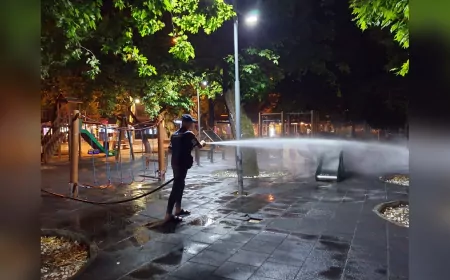 Yalova Belediyesi’nden Gece Boyu Temizlik Seferberliği