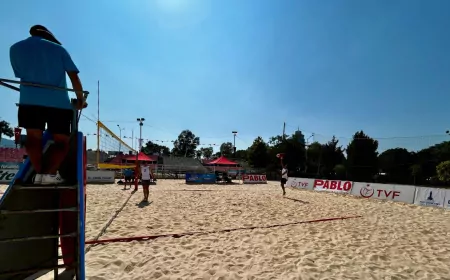İzmir'de Plaj Voleybolu Şöleni Başladı