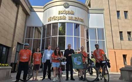 İklim İçin Pedal Çeviren Bisikletçilerden Eskişehir Büyükşehir Belediyesi’ne Teşekkür Ziyareti