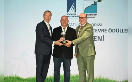 Büyükşehir’e Çevre Onuru: İzmit Körfezi’ndeki Dip Çamuru Temizliği Ödüllendirildi