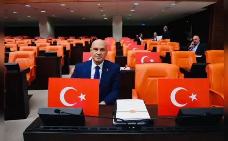 İYİ Parti Grup Başkanvekili Turhan Çömez: ‘Turizm kan ağlarken bakan 1,5 milyar liralık yatla Yunan sularında keyif yapıyor’