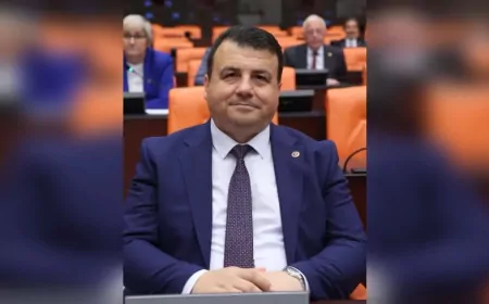 CHP Bursa Milletvekili Hasan Öztürk: 'Bir köy çocuğu sadece saban tutmasın, keman da çalabilsin'