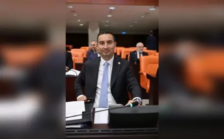 İYİ Parti İstanbul Milletvekili Burak Akburak: 'Bir baba çocuğu kazanmasın diye dua ediyor, Türkiye'nin gücü gençlerinin hayal kurabildiği bir gelecekten gelir'