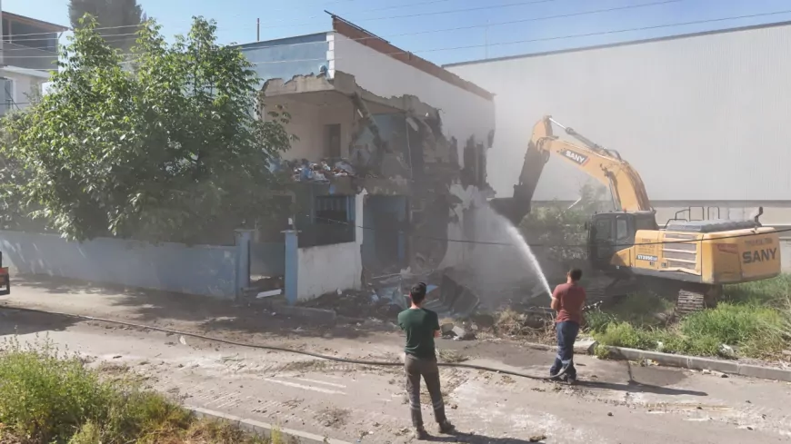 Kabakoz Mahallesi’nde Kentsel Dönüşüm Başladı: İlk Yıkım Gerçekleşti