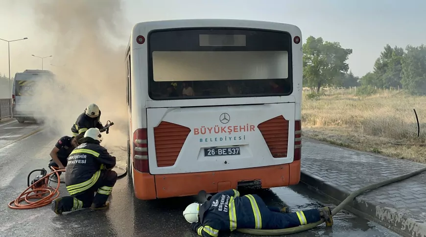 Eskişehir’de Belediye Otobüsü Alev Aldı: Bir Yolcu Hastaneye Kaldırıldı