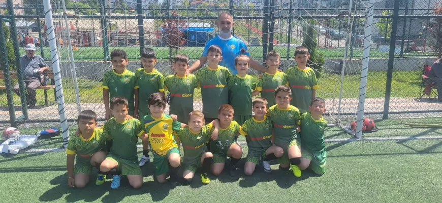 Minik Futbolculardan Dostluk Maçı: Ihlamurkentspor ile Çamlıcaspor Karşılaştı