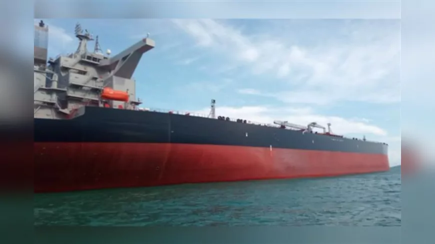 Hürmüz Boğazı’nda Ham Petrol Tankerleri Çarpıştı: Mürettebat Tahliye Edildi