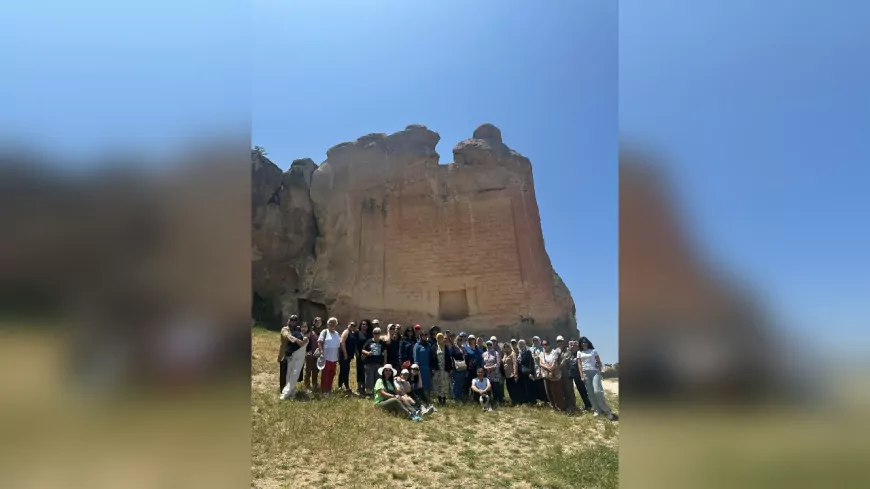 Başkan Ünlüce Hacıseyit Mahallesi Kadınlarını Frig Vadisi’ne Uğurladı