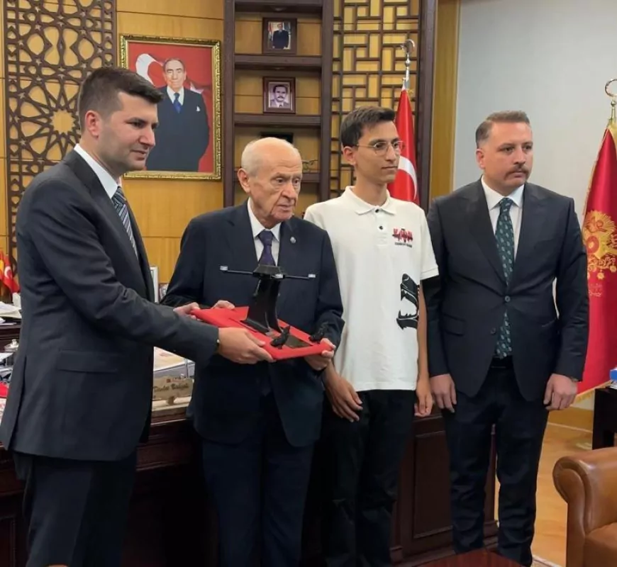 Adana’da Geliştirilen TÜRKHAN İHA, MHP Lideri Bahçeli’ye Takdim Edildi