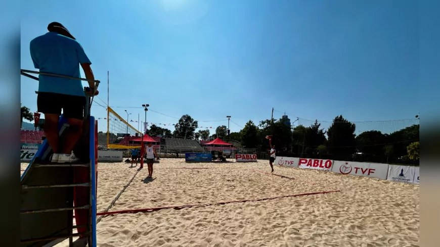 İzmir'de Plaj Voleybolu Şöleni Başladı