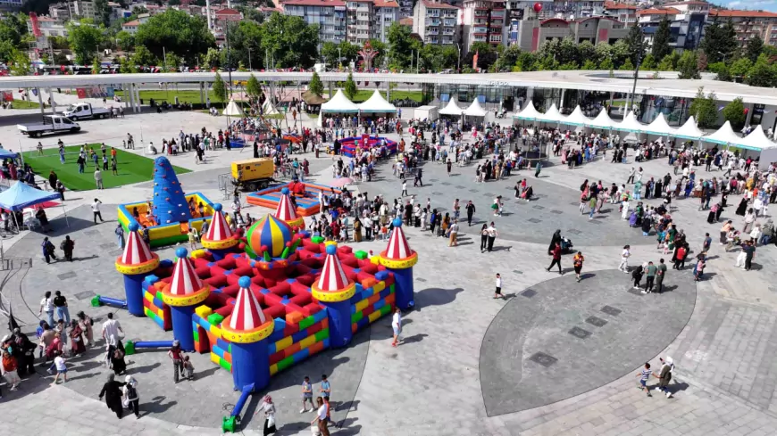 Karneval Coşkusu İzmit’te: Çocuklar Yaz Tatiline Eğlenceyle Başladı
