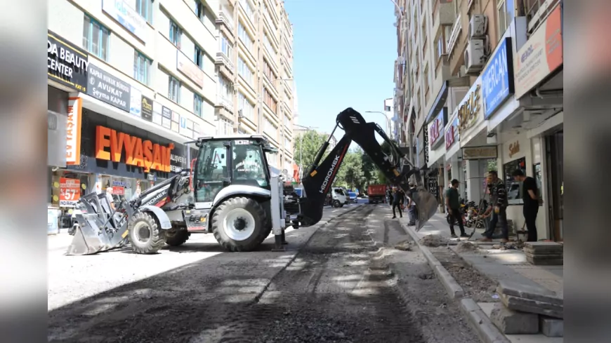 Elazığ’da Şehit İlhanlar Caddesi’nde Asfalt Çalışmaları Başladı