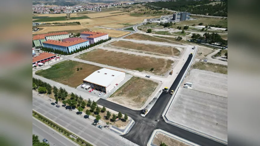 Çorum’da İki Hastaneyi Birbirine Bağlayan Yeni Yol Asfaltlanıyor