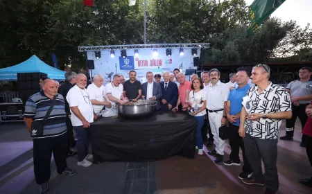 Kocaeli’de Helva Şöleni Coşkusu: Başkan Büyükakın Kazanı Açtı, İlk Helvalar Dağıtıldı
