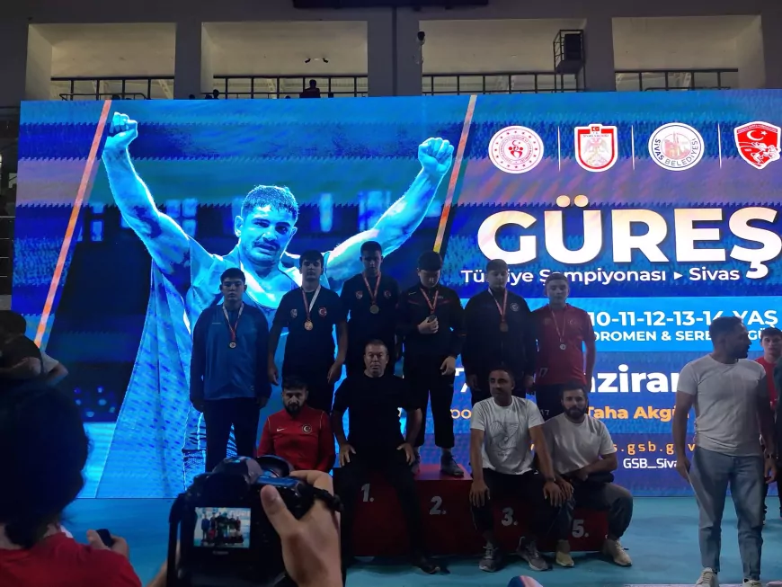 Düzce’nin Minik Güreşçileri Türkiye Şampiyonası’na Damga Vurdu
