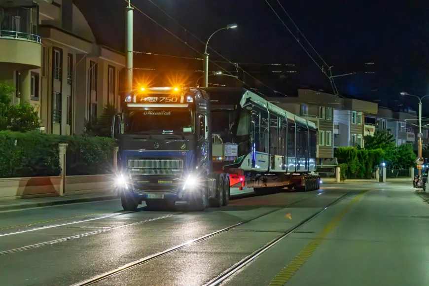 Kocaeli’de Ulaşım Daha da Konforlu: 8. Tramvay Hizmete Girdi
