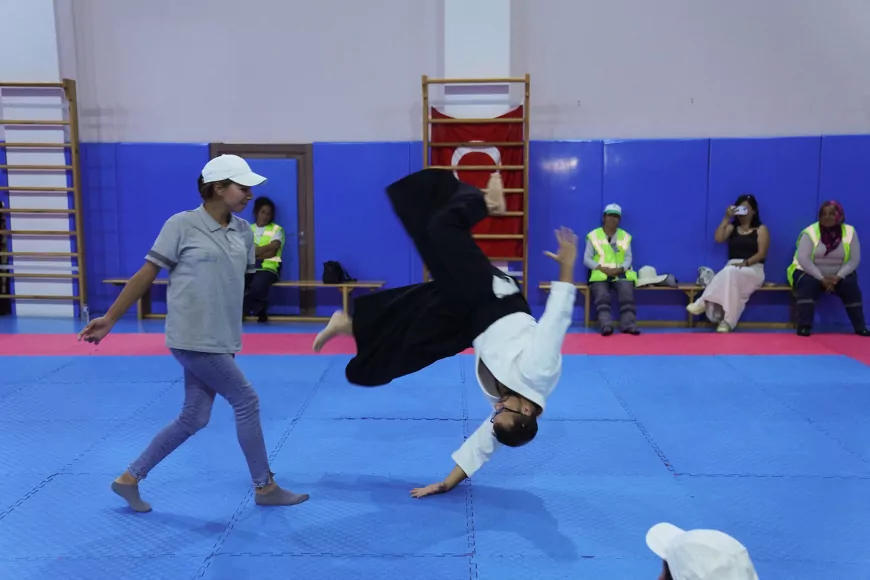 Tepebaşı’nın Kadın Temizlik Personeline Aikido Eğitimi