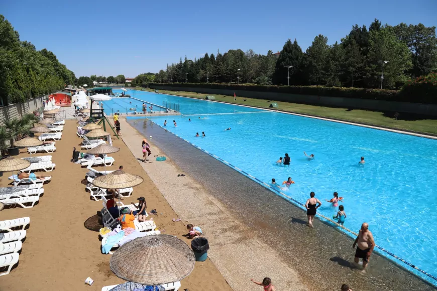 Eskişehirlilerin Serinleme Noktası: Kentpark Yapay Plaj ve Olimpik Havuz Sezonu Açıldı