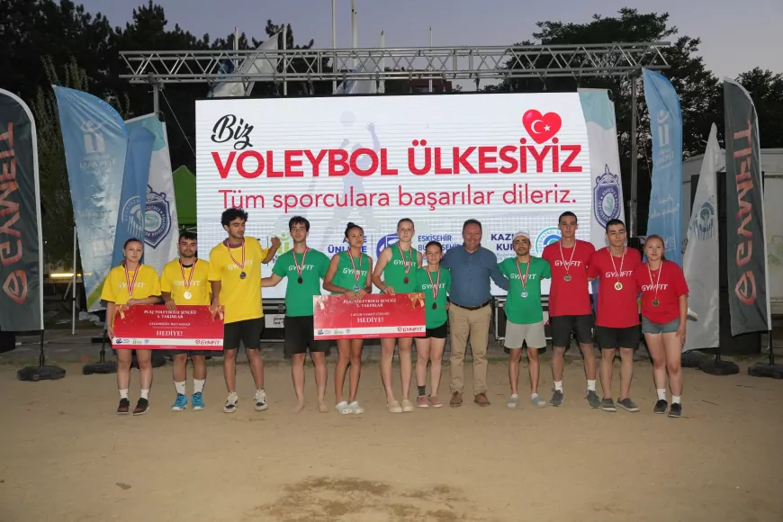 Eskişehir’de Plaj Voleybolu Şenliği Coşkulu Kupa Töreniyle Sona Erdi