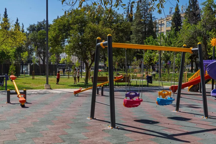 Fırat Yılmaz Çakıroğlu Parkı Yenilendi: Buca Yeni Sosyal Alanına Kavuştu