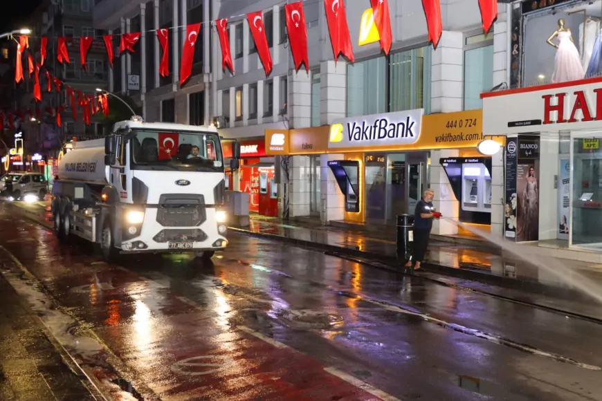 Yalova Belediyesi’nden Merkez Caddelere Kapsamlı Temizlik Seferberliği
