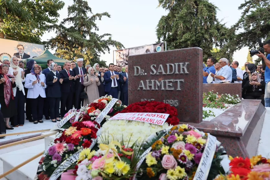 Başkan Büyükakın Gümülcine’de: “Dr. Sadık Ahmet’in Mücadelesi Hâlâ İlham Veriyor”