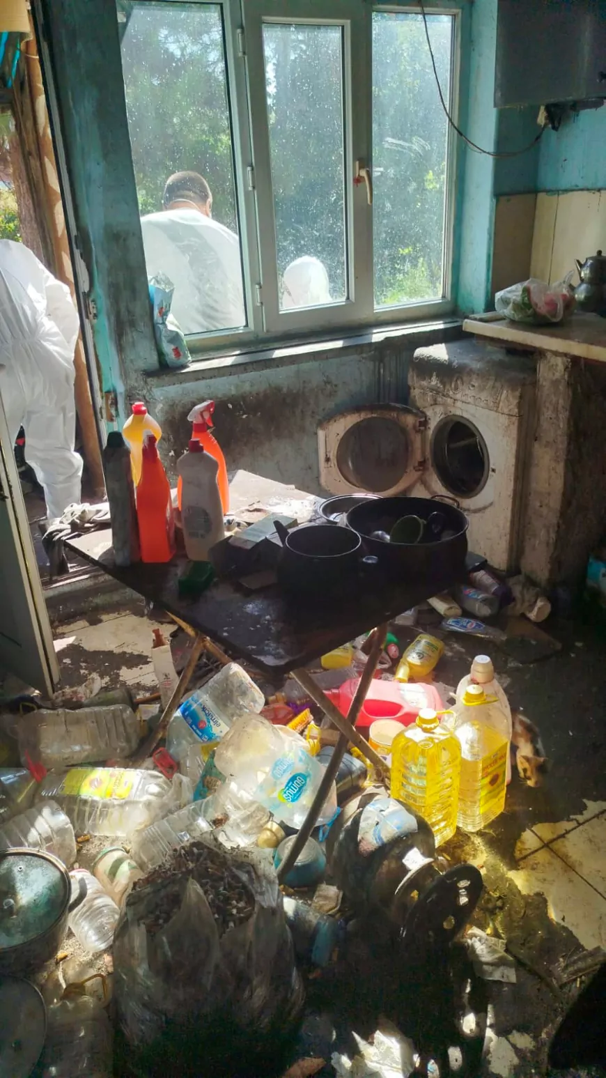 Tepebaşı’nda “Çöp Ev” Temizlendi: 2.6 Ton Atık Toplandı