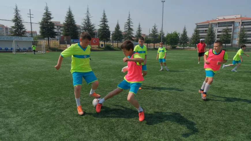 Odunpazarı Belediyesi Yaz Futbol Okulu Minik Sporcularla Şenlendi